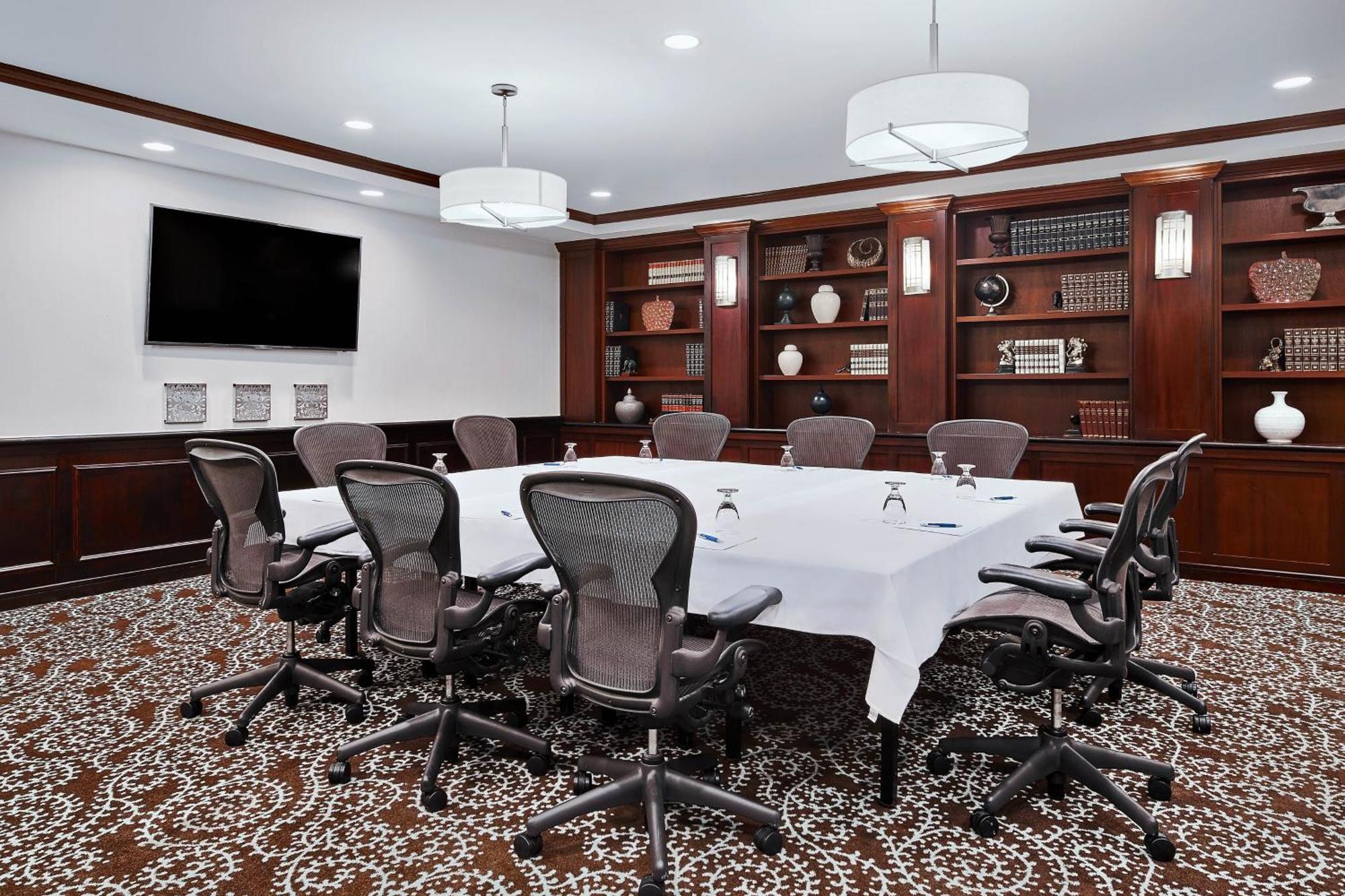 Four Points By Sheraton Richmond Airport Сандстън Екстериор снимка