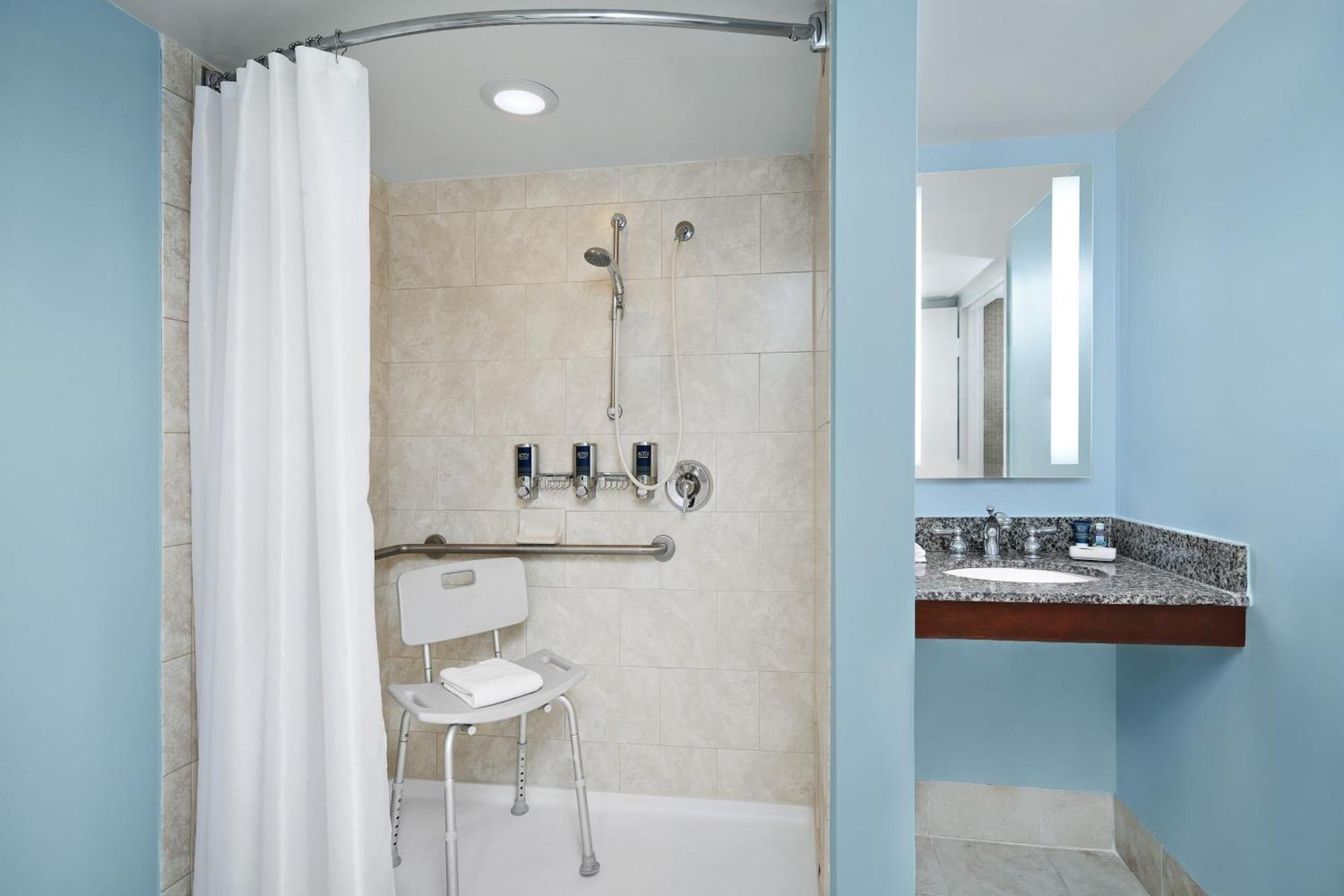 Four Points By Sheraton Richmond Airport Сандстън Екстериор снимка