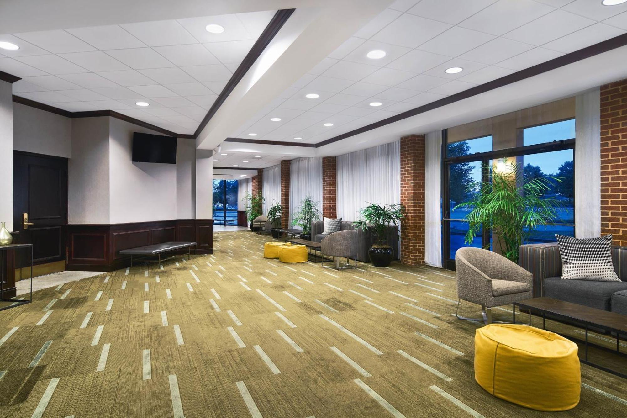 Four Points By Sheraton Richmond Airport Сандстън Екстериор снимка