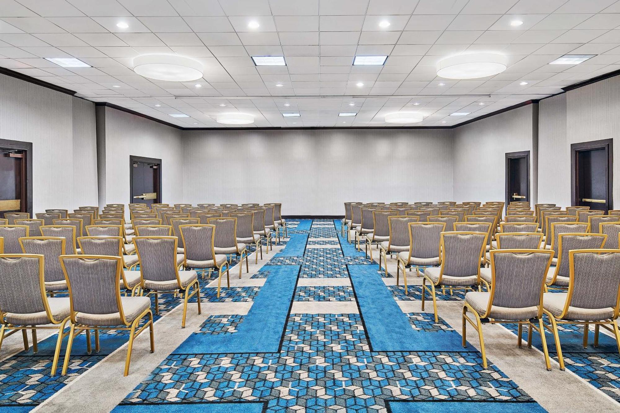 Four Points By Sheraton Richmond Airport Сандстън Екстериор снимка