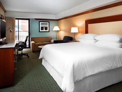 Four Points By Sheraton Richmond Airport Сандстън Екстериор снимка